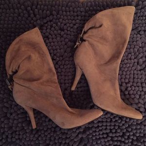 Tan Nine West booties 😍🔥